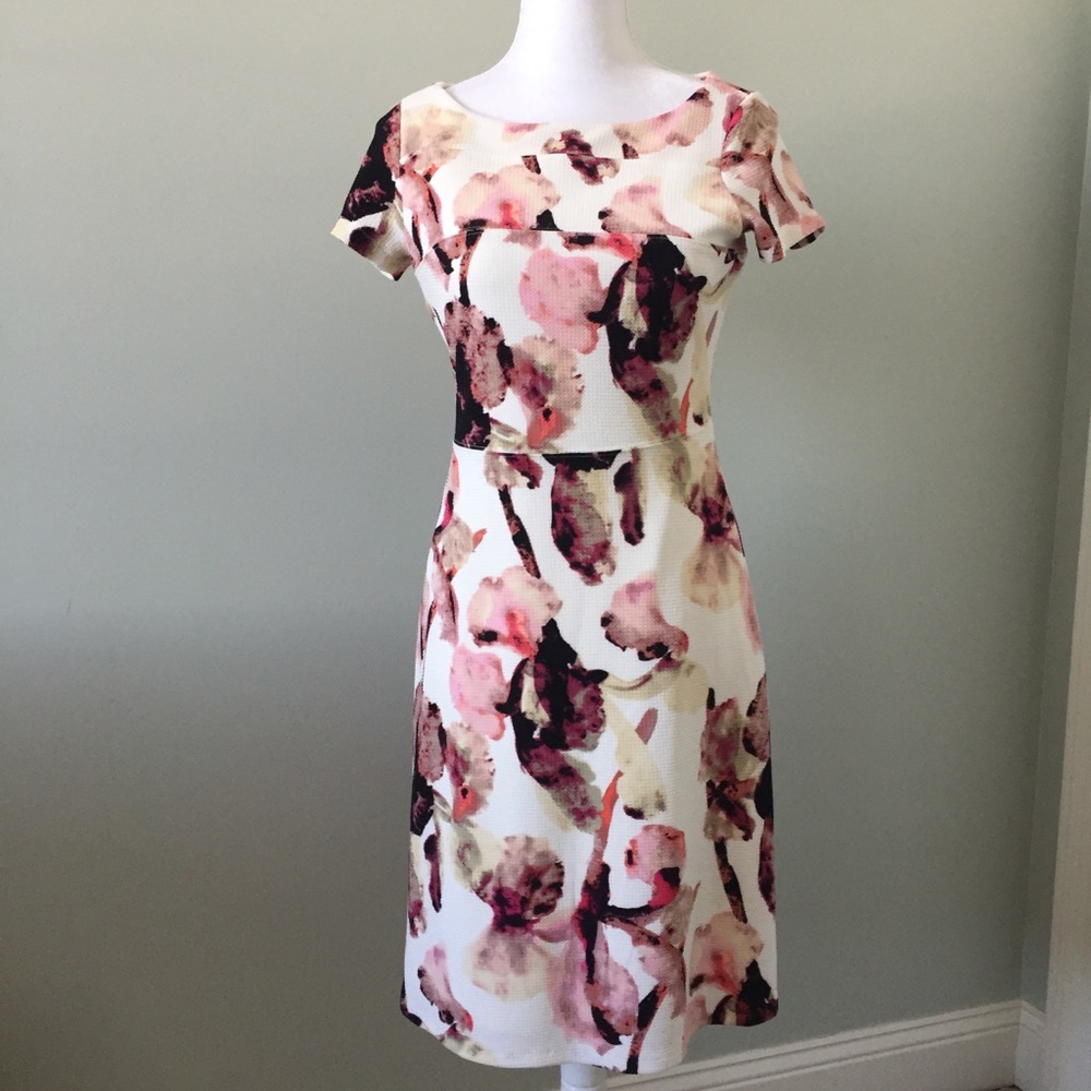 🎉🎉SOLD🎉🎉IVANKA TRUMP SHEATH DRESS 4